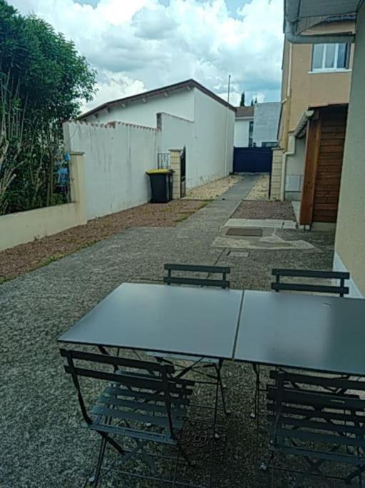 Maison Agreable Avec Stationnement Privatif 昂古莱姆 外观 照片